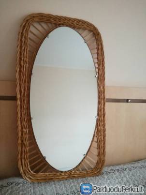 Veidrodis pintame rėmelyje