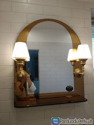 veidrodis su šviestuvais