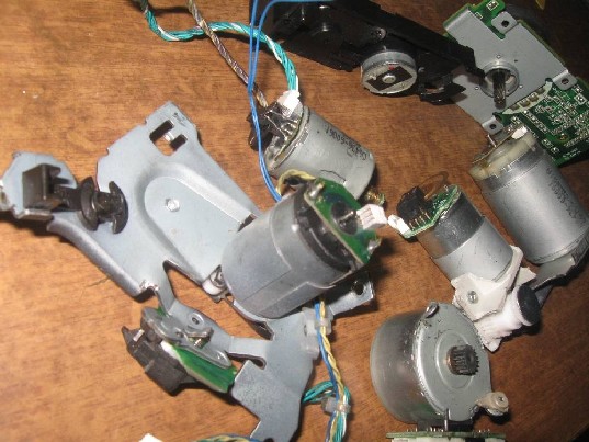 veikianciu varikliu / motoreliu rinkinys modeliams, dalims i