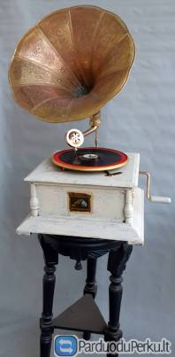 VEIKIANTYS PRISUKAMI GRAMOFONAI, STALIUKAS