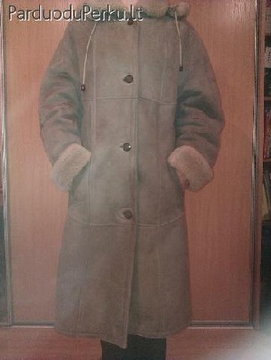 Verstos natūralios odos paltas. Kaina – 100 Lt.