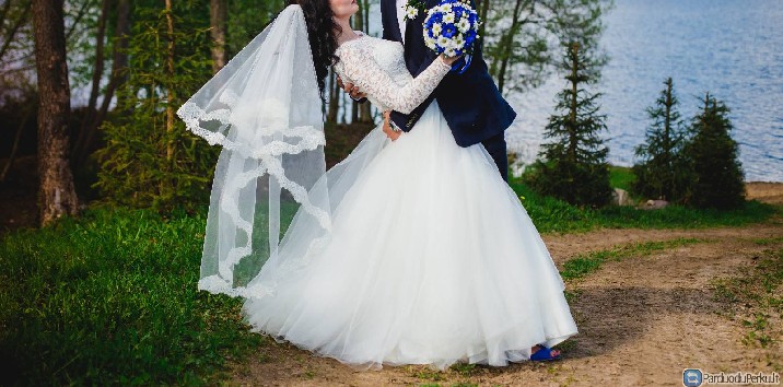 Vestuvine gipiurine suknele