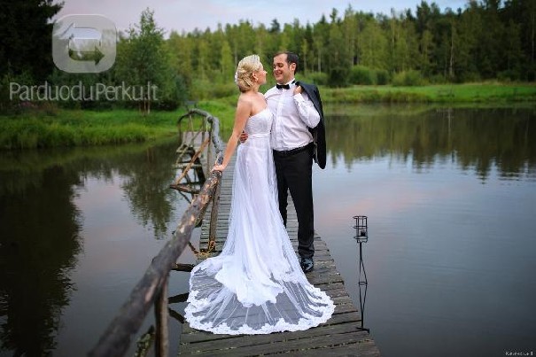 Vestuvinių suknelių parodoje buvusi suknelė