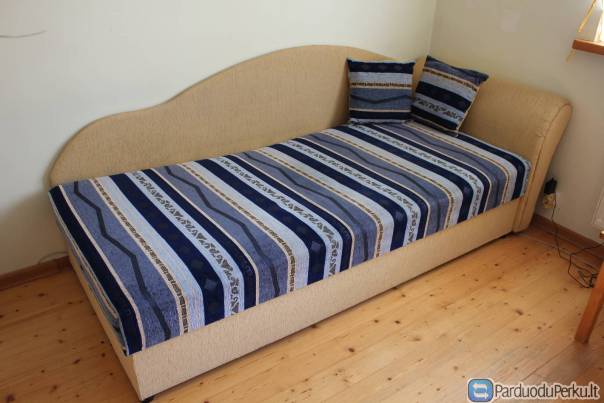 Viengule patogi lova + dvi pagalveles