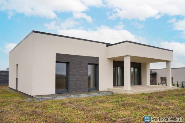 Vilniuje parduodamas mūrinis namas