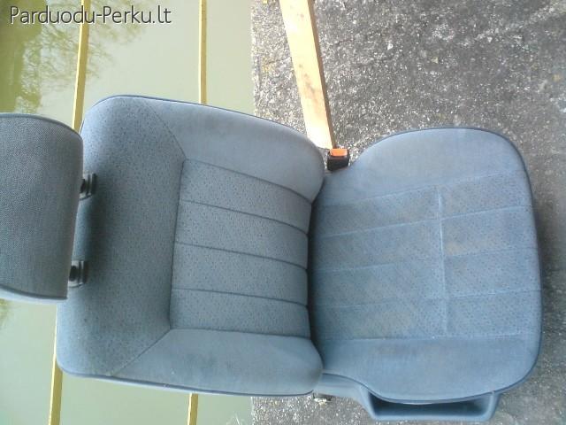 Volkswagen Passat B3 sedanas, 1993m. dalimis