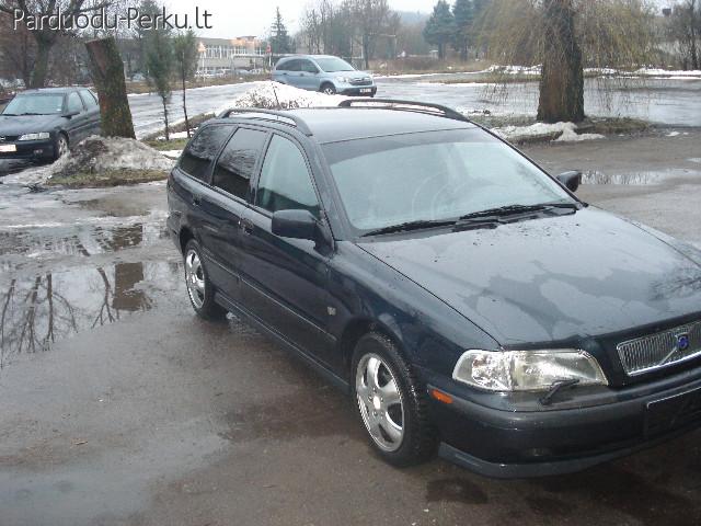 Volvo V40 2000m.