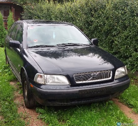 Volvo v40  dalims