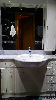 Vonios baldai su kriaukle ir maisituvu